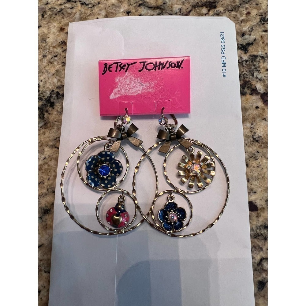 NWT Betsy‎ Johnson hanging flower earrings